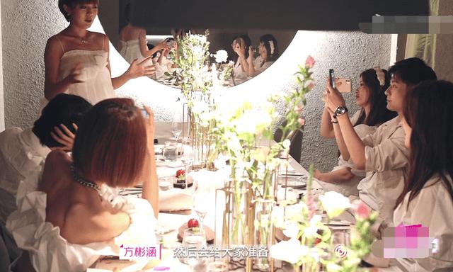 You+are+looking+at+the+moon+改为疑问句?-高效问答平台解答你的疑惑